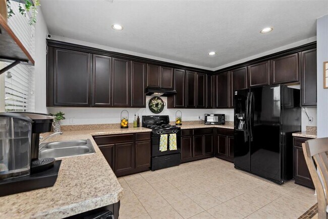 Building Photo - 914 Bandon Ln