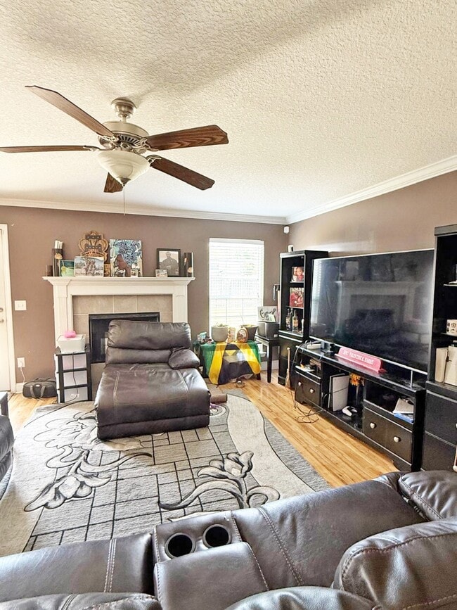 Building Photo - 721 Highgrove Ct