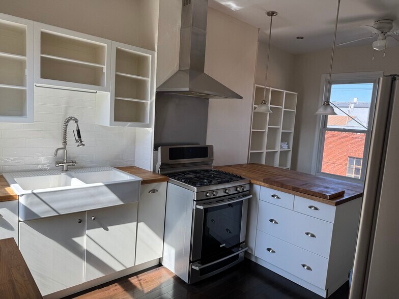 Building Photo - 4747 Hatfield St