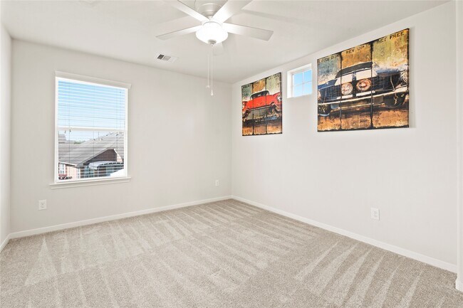 Building Photo - 8243 Mandalay Bay Dr