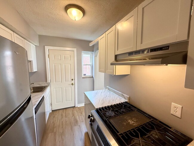 Building Photo - Cozy & Spacious 4-Bedroom Home in Cincinnati