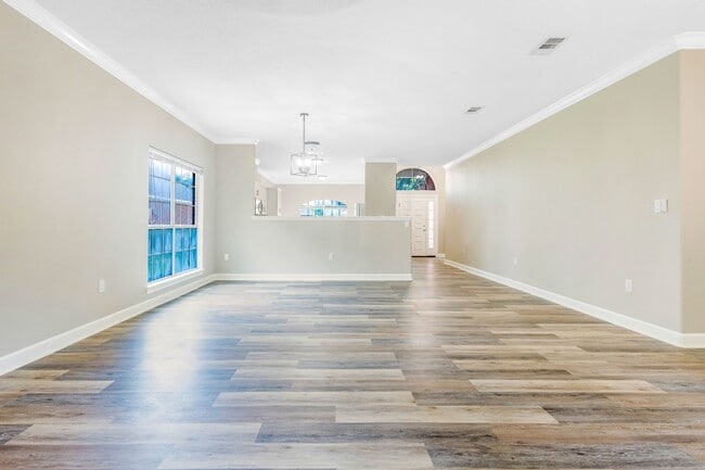 Building Photo - 5931 Hermitage Dr