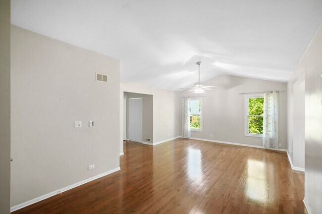 Building Photo - 310 Chesterfield Ln