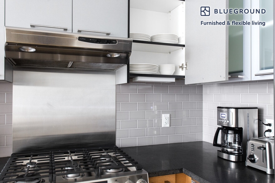 Building Photo - 303 Third Street-SI FL1-ID387