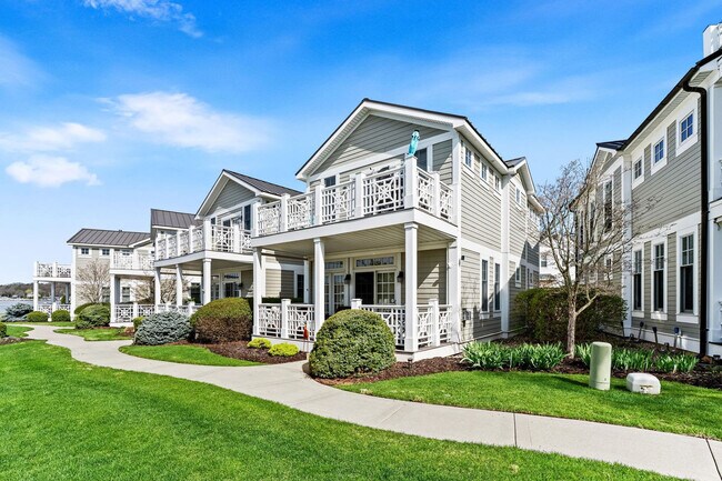 Building Photo - 807 Lake St