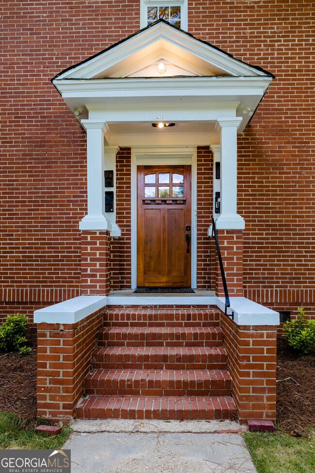 Building Photo - 111 E Screven St