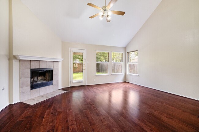 Building Photo - Stunning 4-Bedroom Home in Cedar Park with...