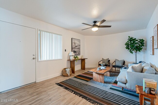 Building Photo - TOTAL REMODELED CONDO IN PHOENIX!