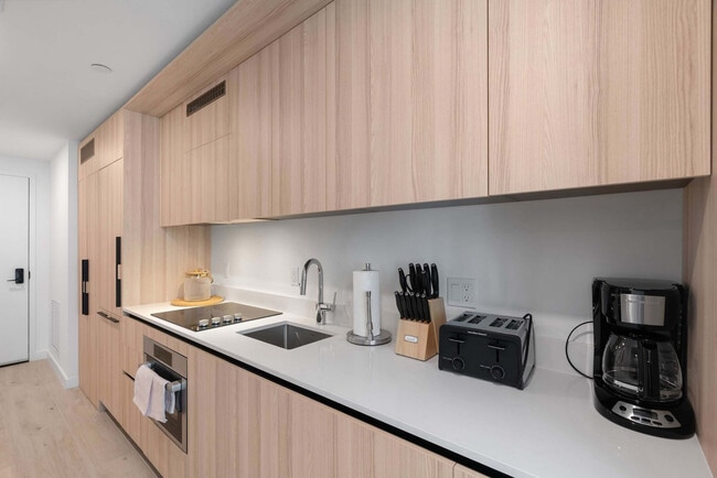 Building Photo - 225 N Miami Ave