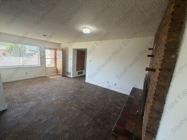 Building Photo - 1412 W 10th St
