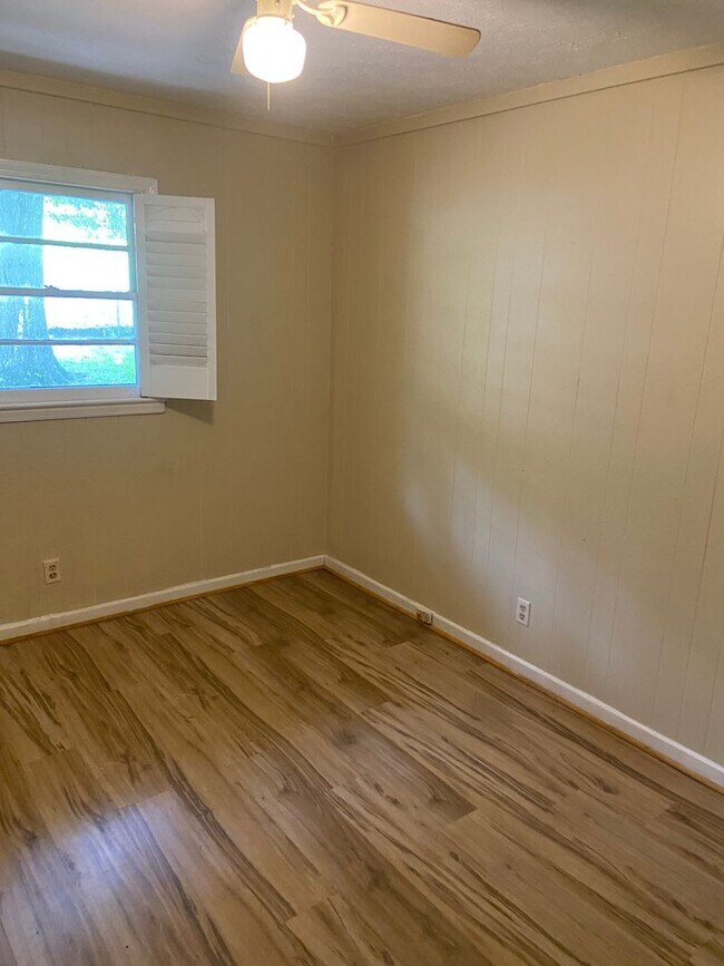 Building Photo - **AVAILABLE NOW**3 bedroom / 1 bathroom Home for Rent in Columbus, GA***