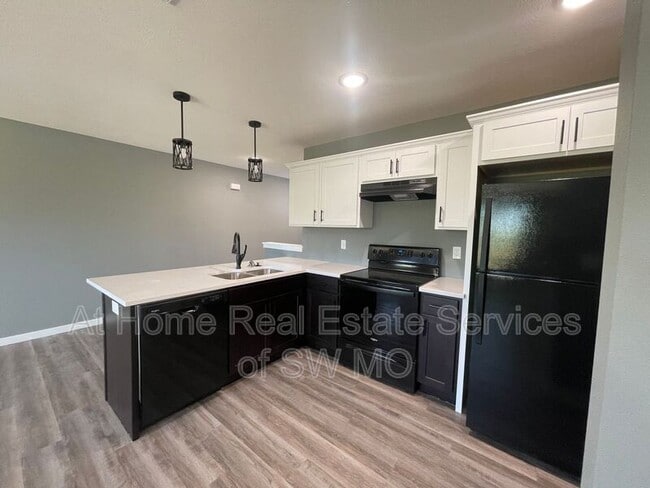 Building Photo - 2777 S Meadowlark Ave