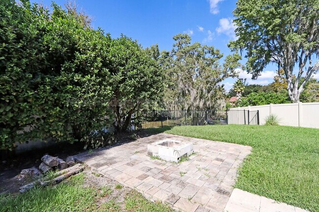 Building Photo - 10460 Roxbury Ln