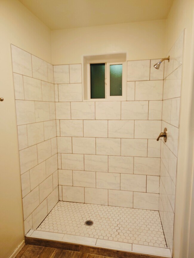 Building Photo - 73 Ver Patria