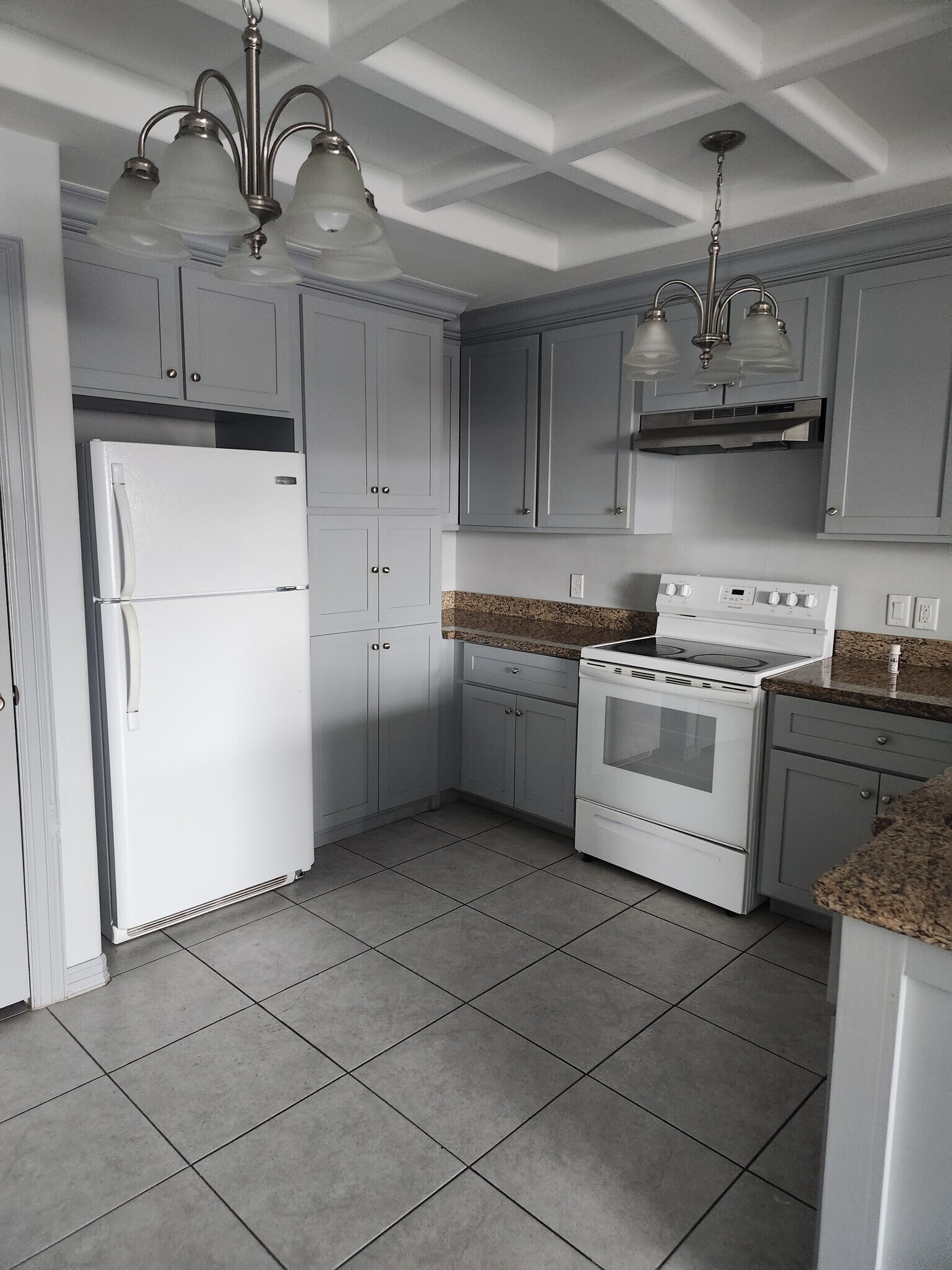 kitchen - 709 E 3rd St