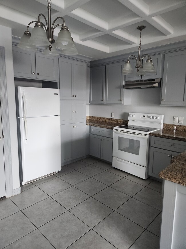 kitchen - 709 E 3rd St