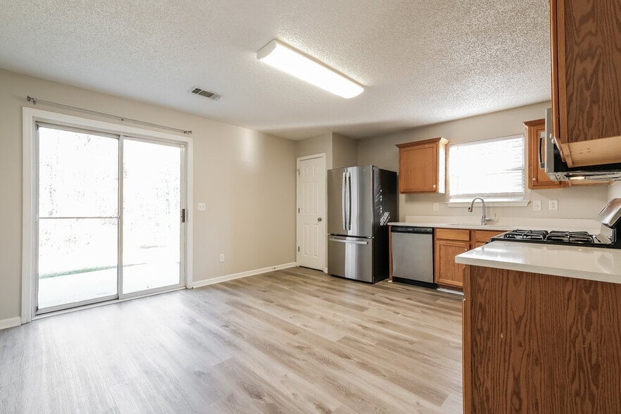 Building Photo - 3568 Brookstone Way