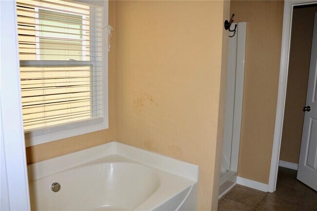 Building Photo - 2363 Jasmine Glen Dr