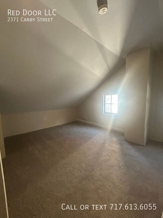 Building Photo - 2371 Canby St