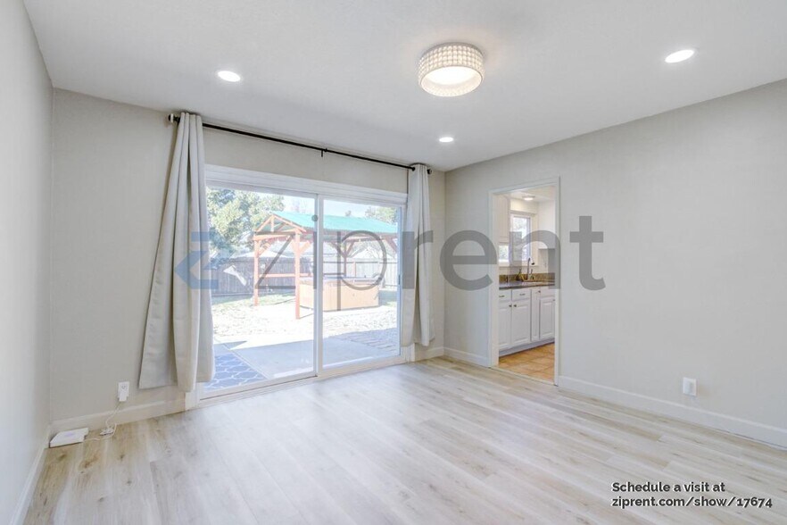 Building Photo - 166 Madelia Pl