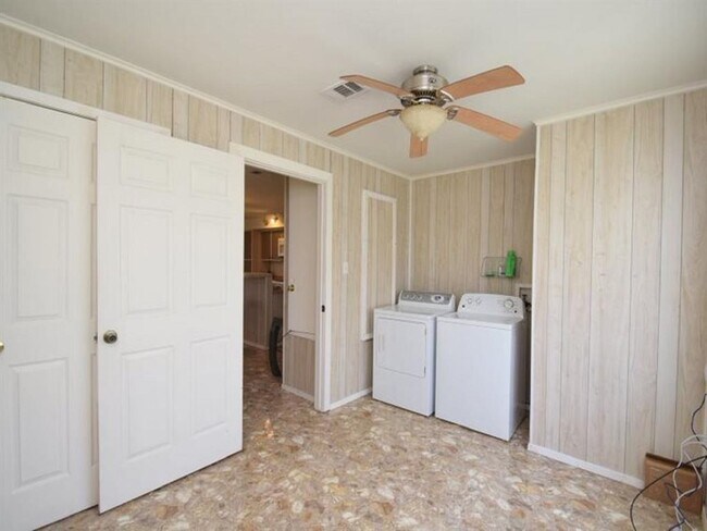 Building Photo - 2104 Galveston Ave