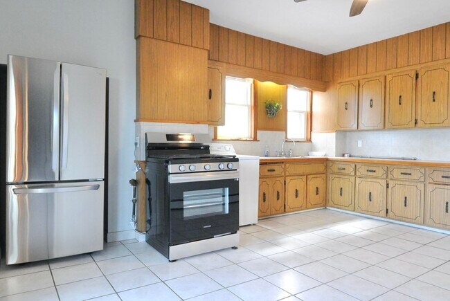 Primary Photo - 7 Orient Ave