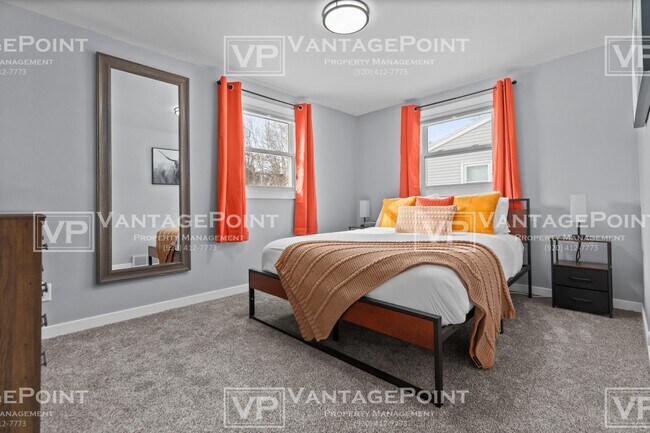 Building Photo - 606 Simonet St