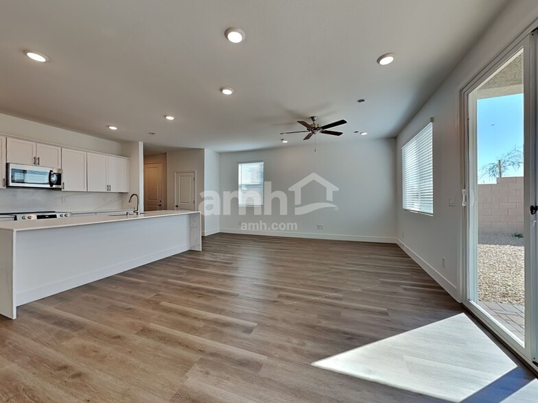 Building Photo - 8373 Buckskin Clf Ave