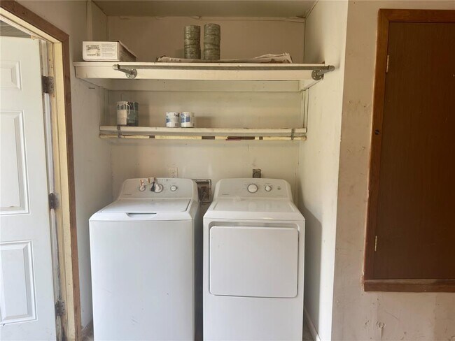 Building Photo - 112 S Mockingbird Ln