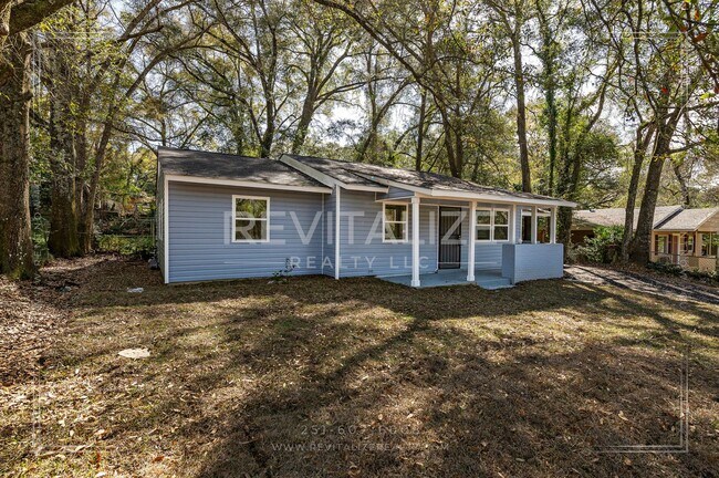 Building Photo - 3 BR 2 BA Home with Fenced Yard & Carport
