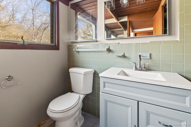 Building Photo - 304 Lake Lodge Dr