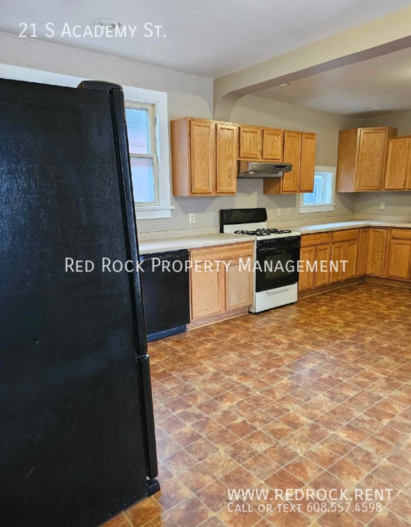 Building Photo - 21 S Academy St