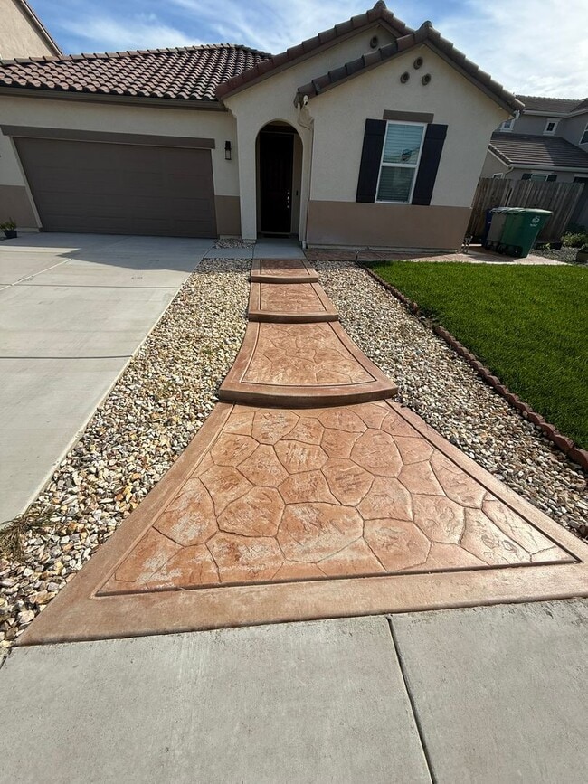 Building Photo - Stunning 4-Bedroom Family Home – Available Now!