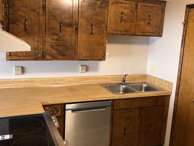 Building Photo - David Drive Duplex