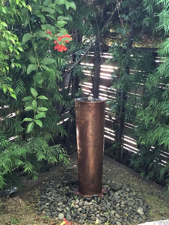 private garden & fountain - 916 Electric Ave