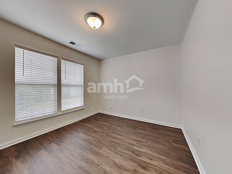 Building Photo - 9927 Spring Park Dr
