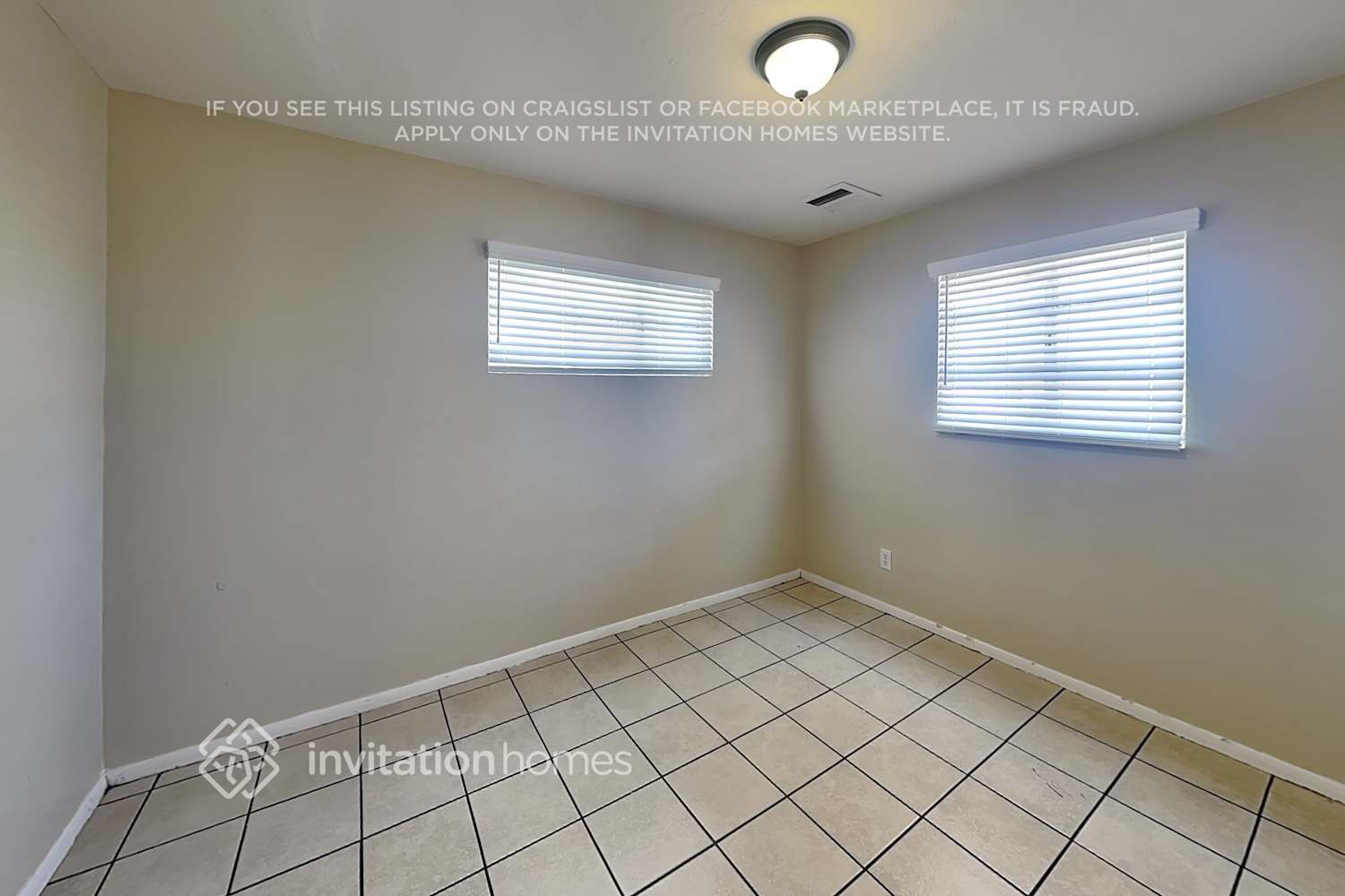Building Photo - 4422 S Park Dr