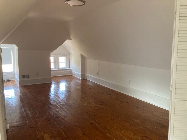 Building Photo - 707 Bellefonte St