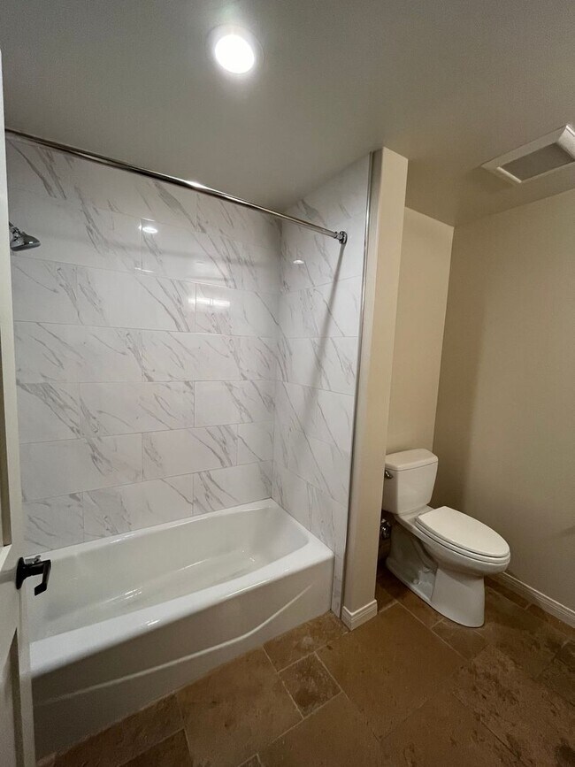 Building Photo - 3880 State St