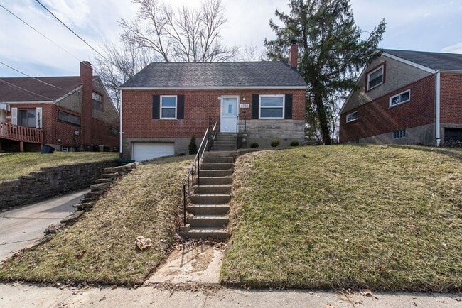 Building Photo - COVEDALE - 3+ bedroom brick cape cod  with one garage built in garage