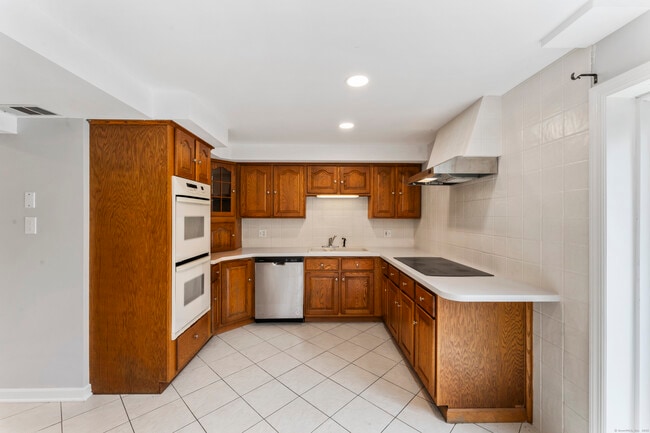 Building Photo - 4 Dover Cir