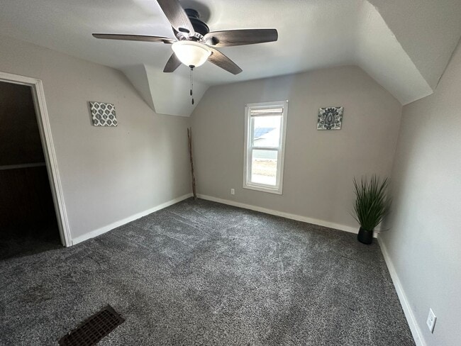 Building Photo - Remodeled 3 bed, 1 bath home for rent.