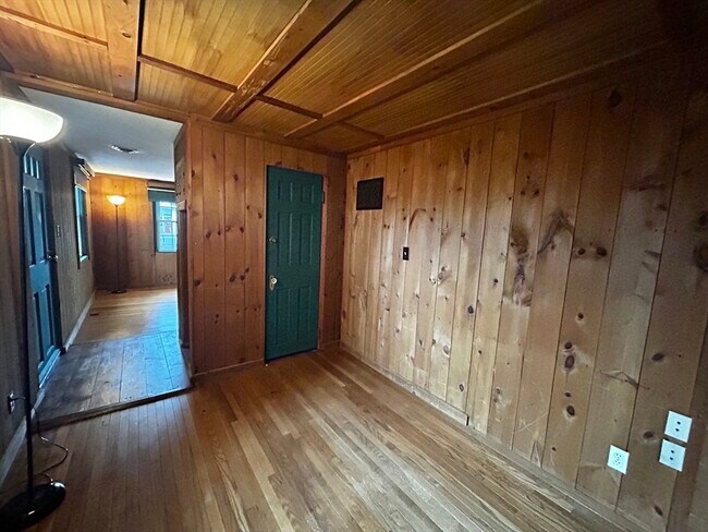 Building Photo - 6 Long Farm Terrace