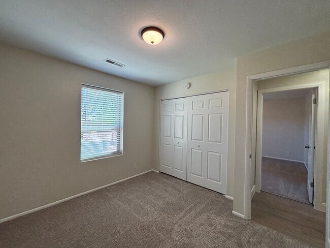 Building Photo - SPACIOUS REMODELED HOME FOR RENT!