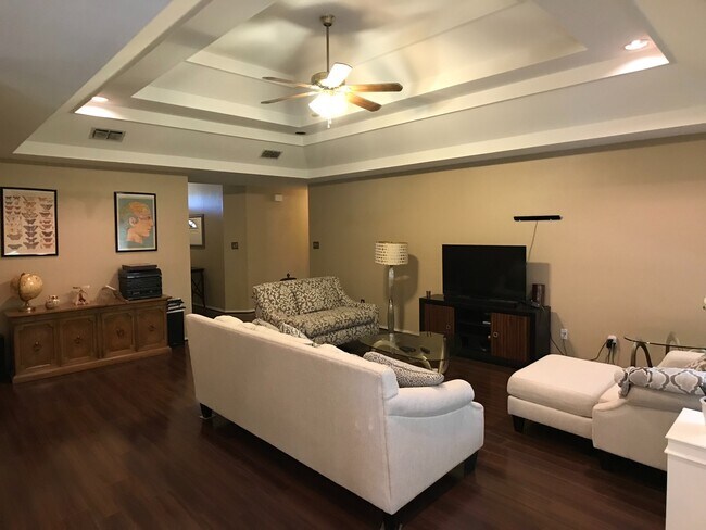 Building Photo - 3B/2B Mcallen ( Ware and Lark )