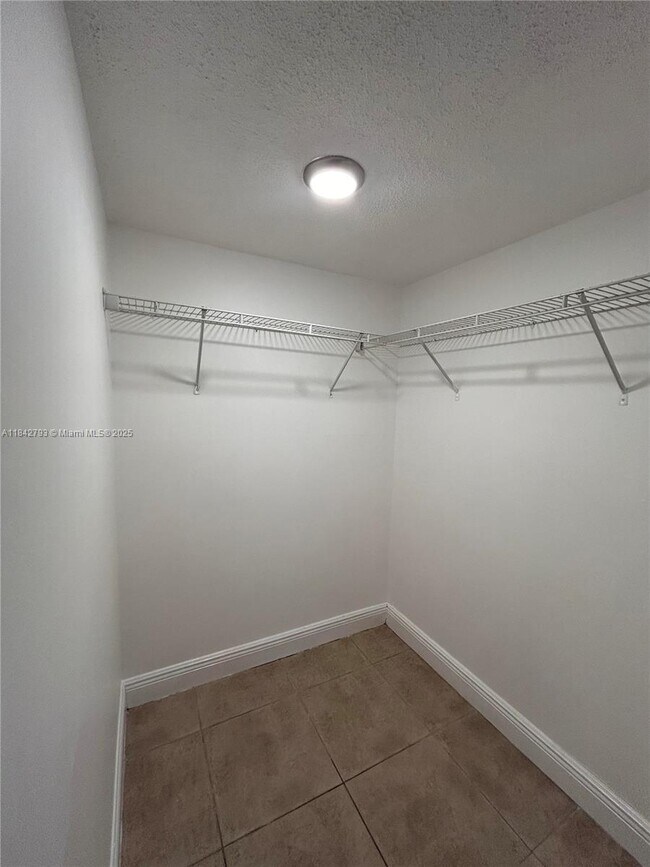 Building Photo - 3410 Foxcroft Rd