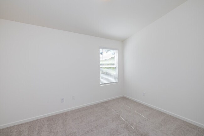 Building Photo - Beautiful Modern 2-Bedroom Townhome -AVAILABLE AUGUST 2026
