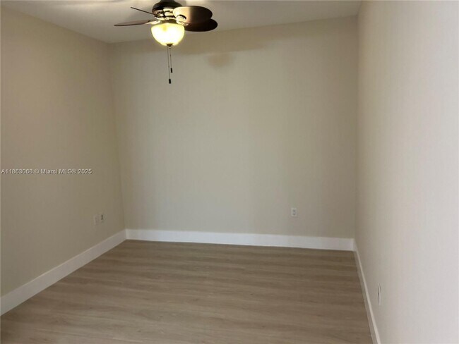 Building Photo - 2681 N Flamingo Rd