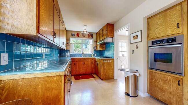 Building Photo - 4560 Sullivan Ct