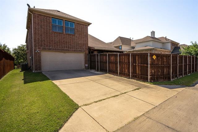 Building Photo - 7747 Ivanhoe Dr